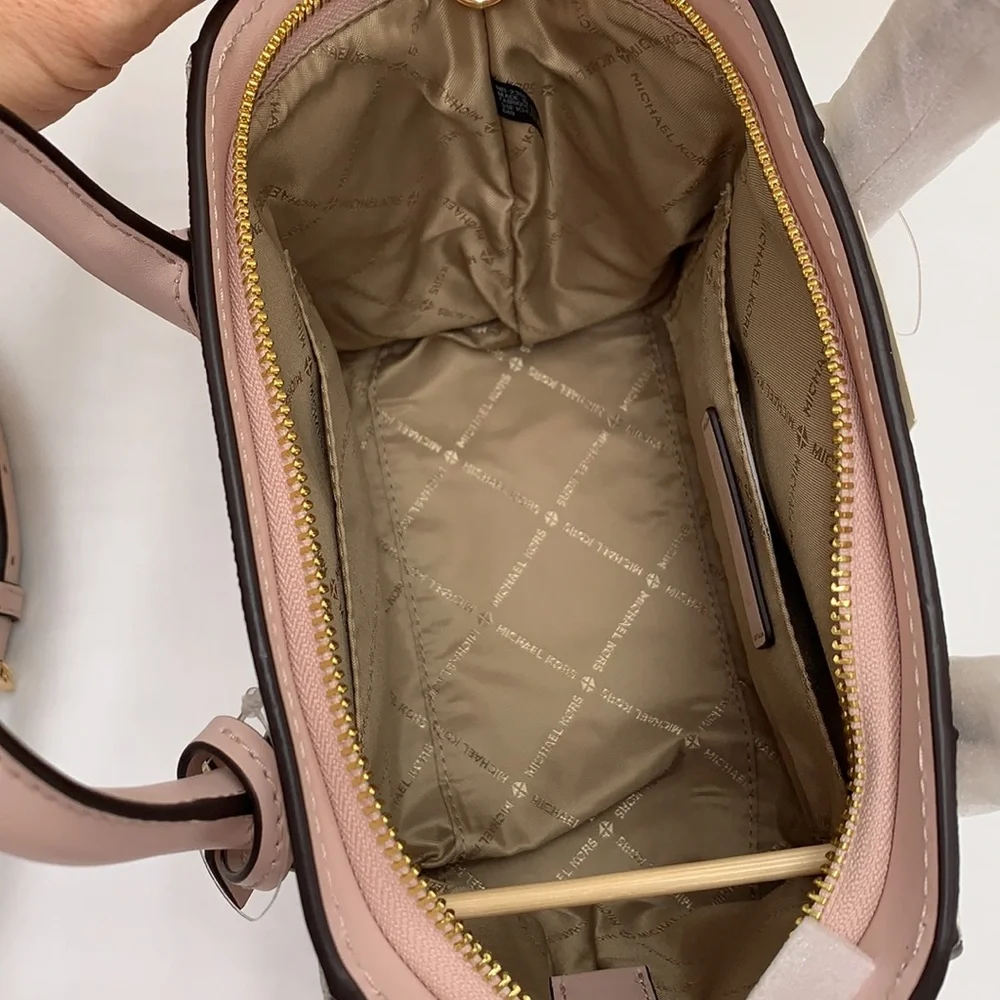 MICHAEL KORS
Avril Small Logo Top-Zip Satchel Powder Blush Multi signature color - Picture 14 of 16